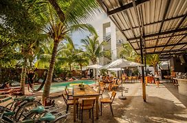 Che Holbox Hostel&Bar