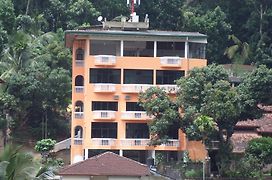 Majestic Tourist Hotel Kandy Exterior photo