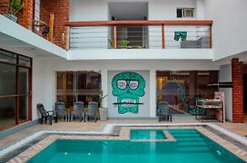 Surf & Party Weligama Hostel Exterior photo