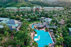 Outrigger Fiji Beach Resort