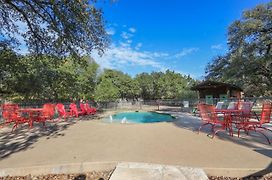 Wimberley Log Cabins Resort And Suites- The Oak Lodge