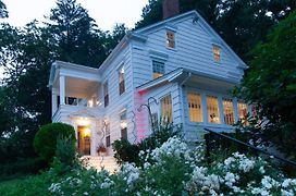 The Harbor Rose Bed & Breakfast Cold Spring Harbor Exterior photo