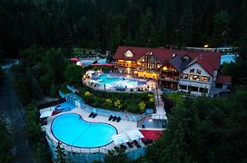 Halcyon Hot Springs Resort