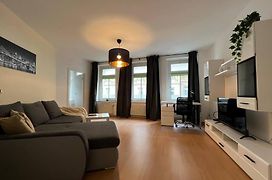 Modern 2-room-apartment in Leipzig-Altlindenau - near city center - Netflix included