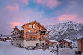 Le Chalet Blanc Hotel & Spa