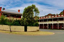 Historic Star Lodge And Station Masters House Narrandera
