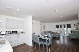 Serviced Apartments In Liverpool City Centre - L1 Boutique By Happy Days