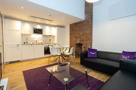 Pillo Rooms Serviced Apartments - Salford