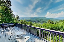 Barenberg Cabin - Secluded Unobstructed Panoramic Smoky Mountains View With Two Master Suites, Loft Game Room, And Hot Tub