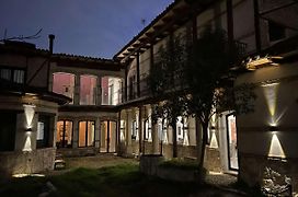 Casa De Los Mendoza - Casa Solariega En El Casco Historico