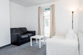Shirley House 3, Guest House, Self Catering, Self Check In With Smart Locks, Use Of Fully Equipped Kitchen, Close To City Centre, Ideal For Longer Stays, Walking Distance To Bat, 20 Min Drive To Fawley Refinery, Excellent Transport Links