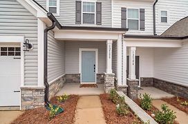 Gorgeous New Townhome/Charlotte!