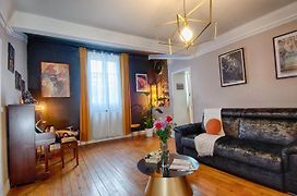 Sweet Nina Jazz Appartement Pour 5 Voyageurs, Situe A La Place De La Republique, Avec Parking Et Lit Queen Size