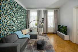 Astonishing luxury apartment near Schönbrunn&Westbahnhof