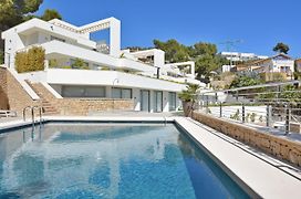 Altea Bayview Apartments By Nras