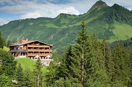 Das alpine Lifestyle Berghotel Madlener