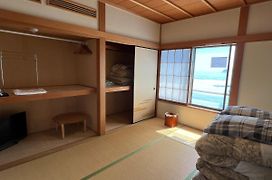 Atami Onsen Guest House Megumi