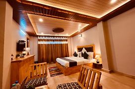 Sana Cottage - Affordable Luxury Stay In Manali