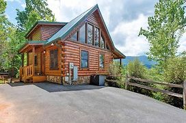 Highpoint Escape, 3 Bedrooms, Mountain Views, Hot Tub, Wifi, Sleeps 10