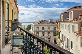 Castelo Apartment - Beautiful Balcony View