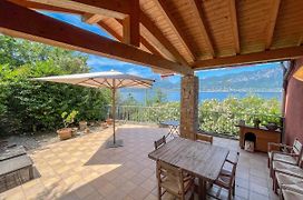 Luxe Vista Lakeside Villa Castelletto Am Gardasee