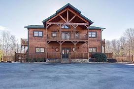 Mountain View Lodge, 8 Bedroom Hot Tub, Pool Table, Theater Room, Sleeps 24