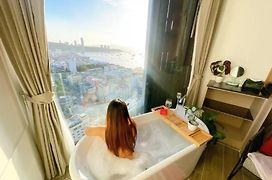 Edge Central Pattaya Sky Residence With Infinity Pool & Free Netflix