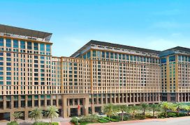 The Ritz-Carlton, Dubai International Financial Centre Exterior photo