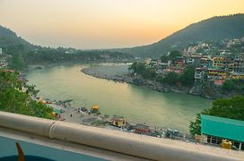Madpackers Rishikesh Ganga View