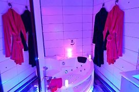 Spa et Sauna Privatif à Biscarosse Plage pour Nuit Romantique balnéothérapie et sauna accessible toute l année dans l appartement petit dejeuner et repas en option reglement sur place