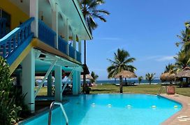 Las Lajas Beach Resort