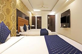 Hotel Iconic Near Delhi Igi International Airport