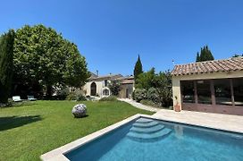 MAS MILLÉSIME - Chambre double - petit déjeuner - piscine - Mas du XVIIIème siècle proche Saint-Rémy-de-Provence