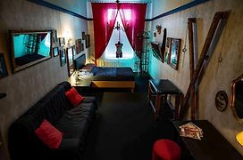 Vintage Bdsm Kinky Apartment - Entire 65M2 Space For Up To 6-Guests - Fully Equipped