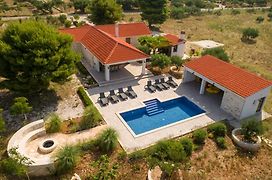 Luxury Villa Nature With Heated Private Pool, Sauna & Fire Pit