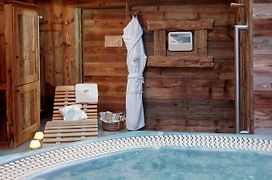 Matterhorn Retreat Francois - Central Ski Chalet With Spa And Breakfast, 100Mt Lift