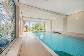 Wellness-Apartment Mit Wasserblick, Pool, Sauna & Fitnessbereich