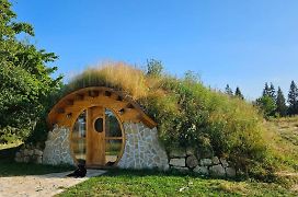 Mountain Bungalows And A Hobbit House - Jazavcije Rupe