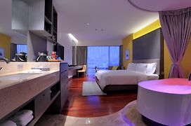 Lit Bangkok Hotel