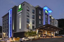 Holiday Inn Express & Suites San Diego - Mission Valley, An Ihg Hotel