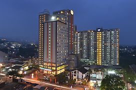 Harris Hotel & Conventions Ciumbuleuit - Bandung