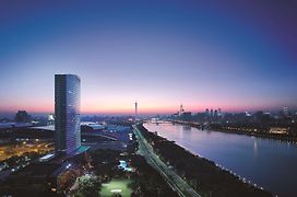 Shangri-La Guangzhou -3 Minutes By Walking Or Free Shuttle Bus To Canton Fair & Overseas Buyers Registration Service
