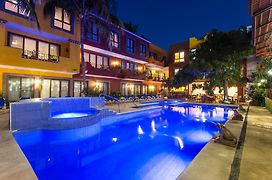 Casa Loteria -Pueblito Sayulita- Colorful, Family And Relax Experience With Private Parking And Pool