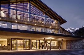Grand Hotel Courmayeur Mont Blanc, By R Collection Hotels