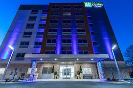 Holiday Inn Express & Suites Jersey City North - Hoboken, An Ihg Hotel