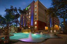 Holiday Inn Express & Suites San Antonio Medical Center North, An Ihg Hotel