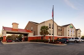 Holiday Inn Express&Suites Milton East I-10