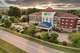 Holiday Inn Express And Suites Springfield Medical District, An Ihg Hotel