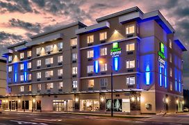 Holiday Inn Express & Suites Victoria-Colwood, An Ihg Hotel