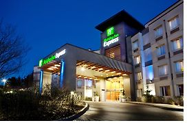 Holiday Inn Express & Suites Langley, An Ihg Hotel